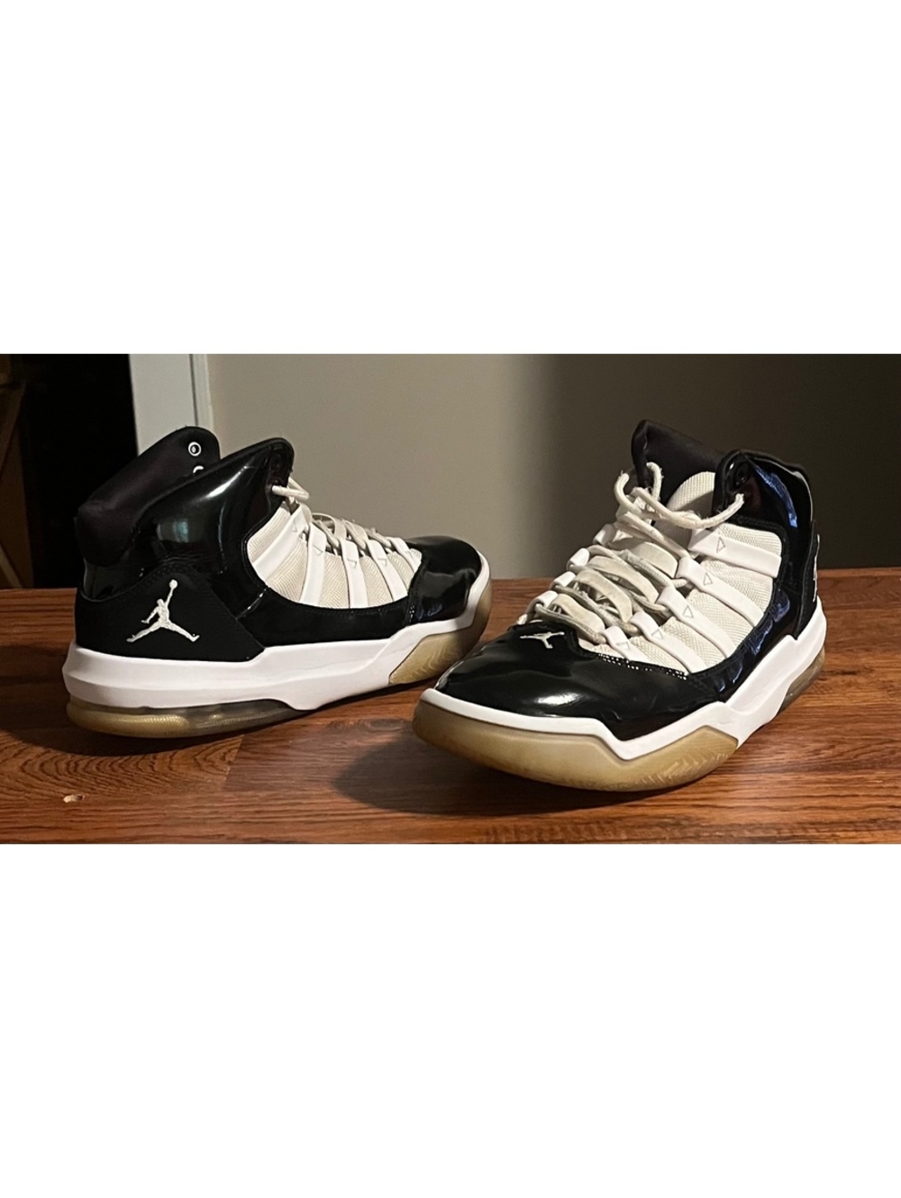 Jordan Max Aura 3 Basketball Shoes Size 8.5 Black and White
